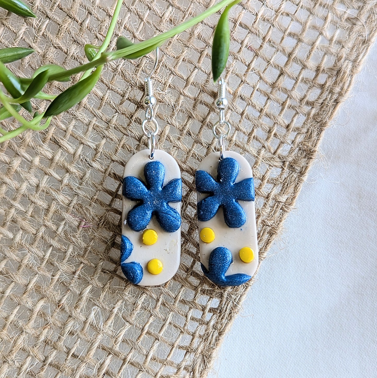 Oval flower earrings