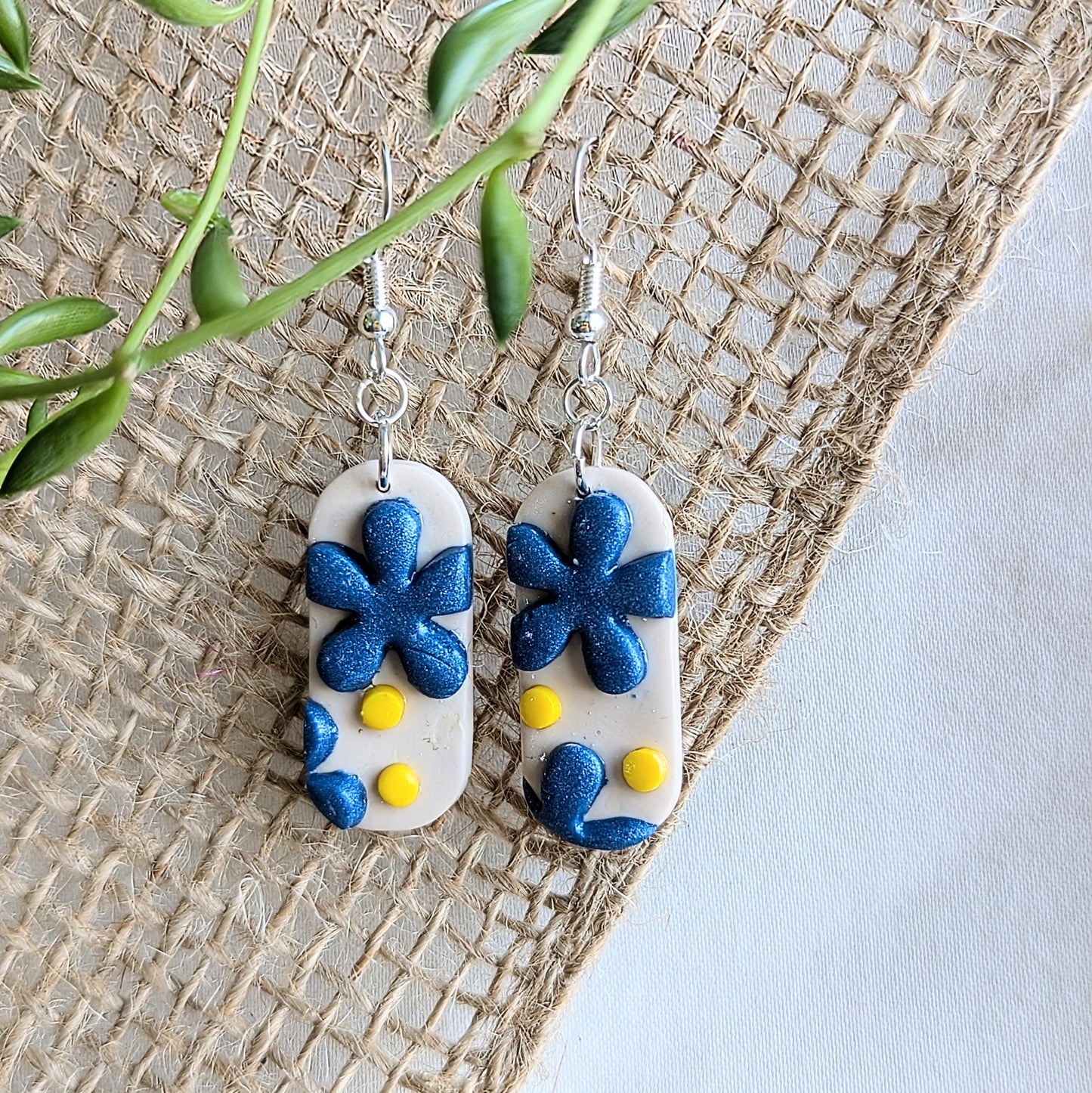 Oval flower earrings