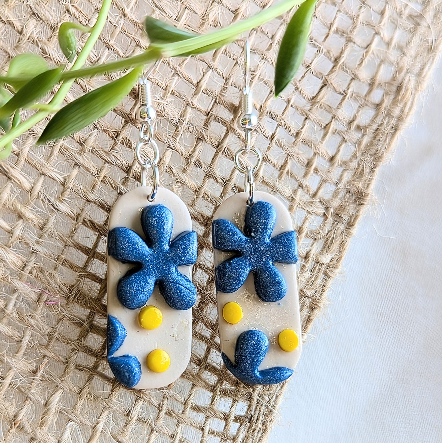 Oval flower earrings