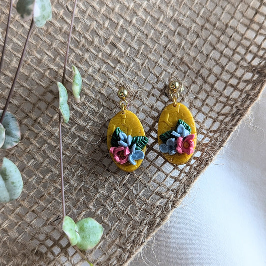 Honey comb stud earrings