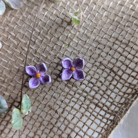 Lilac stud earrings