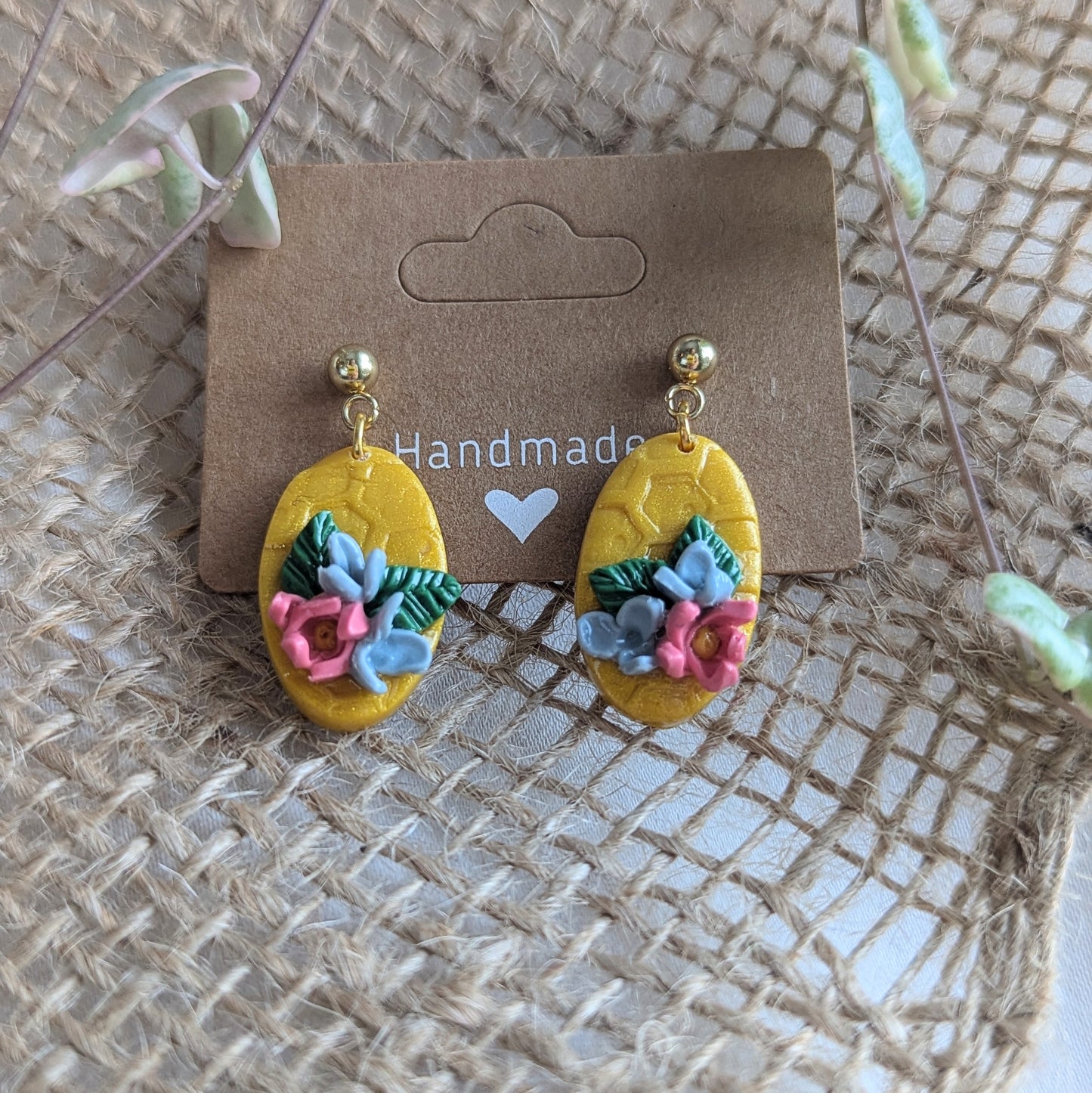 Honey comb stud earrings